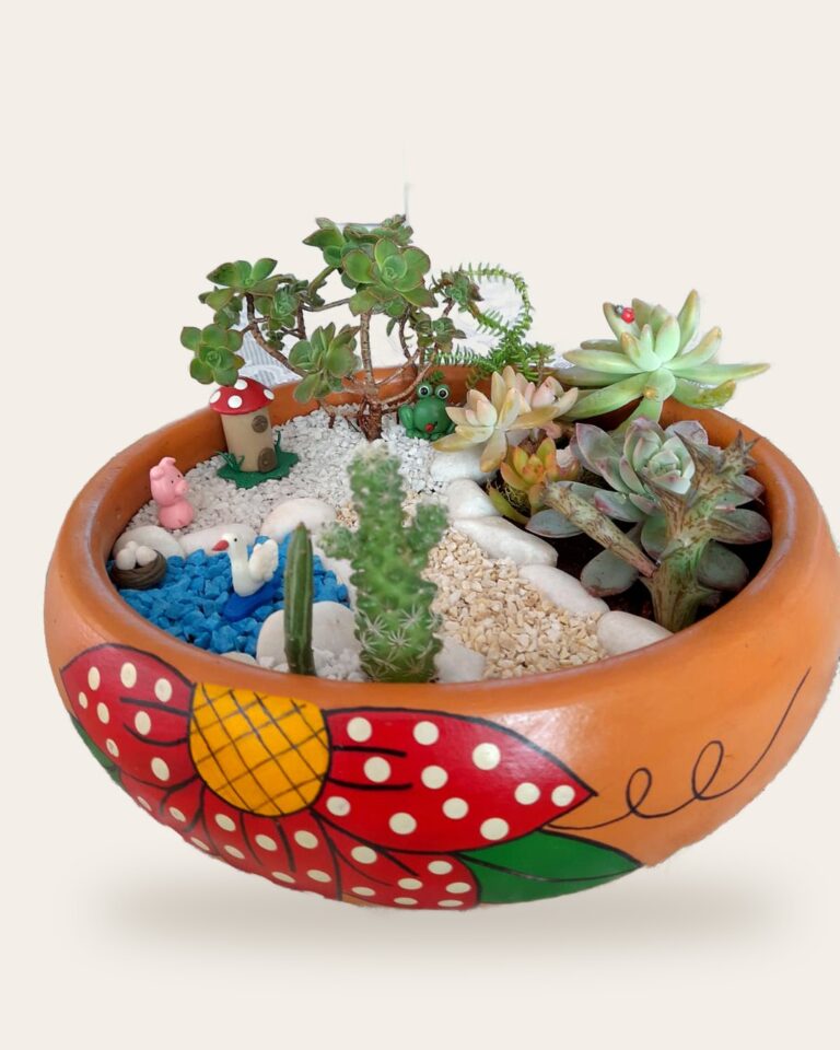 Vaso largo de concreto terracota com flor pintada à mão e mini jardim de cactos